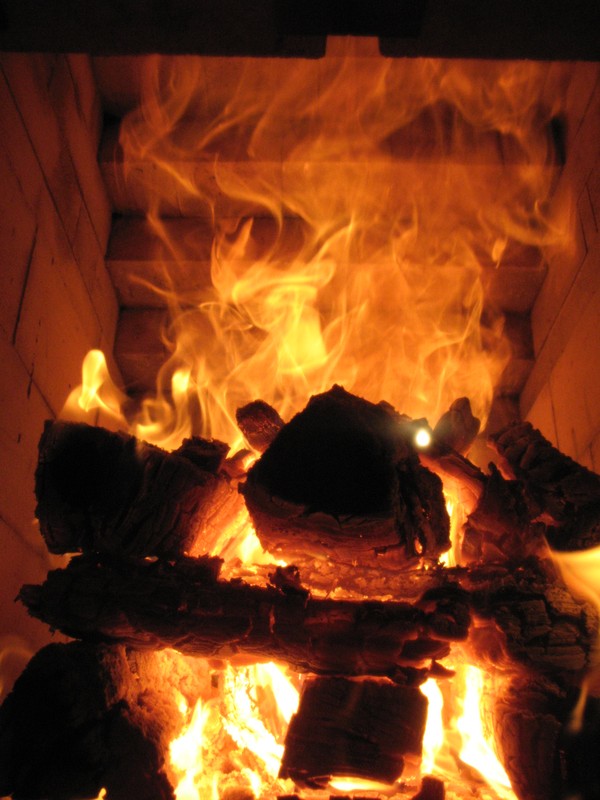 Secondary combustion can clearly be seen directly above the wood load