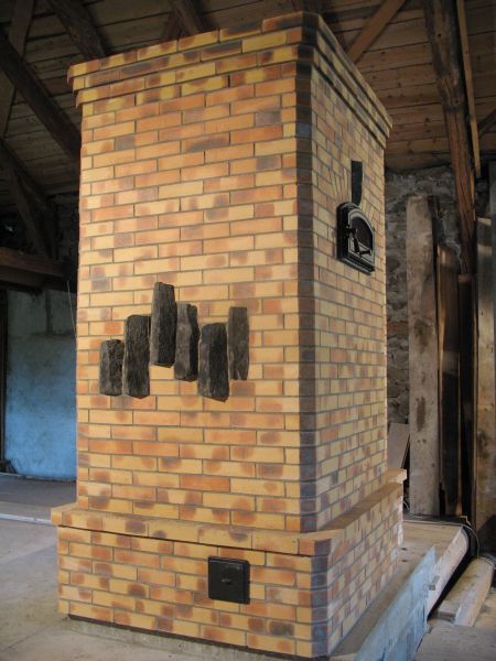 St-Félix. Phonolith bench top. Basalt prisms inserted into the facing. Image HD