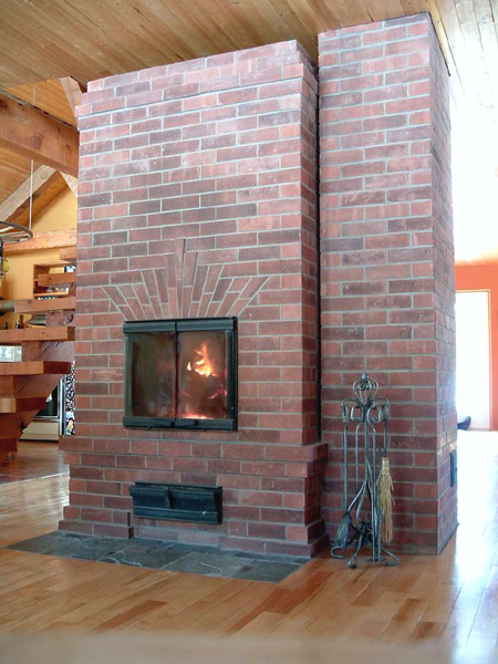 Frelighsbourg #1, Image 1. Finnish style heater and double flue chimney