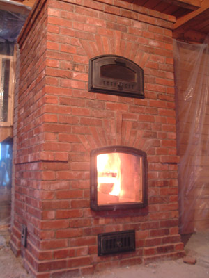 Finnish style heater with upper chamber oven